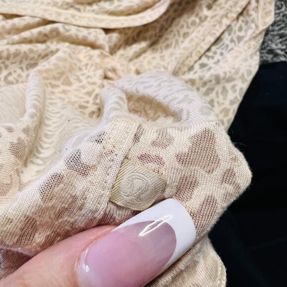 Lululemon Beige Animal Print See Through Muscle Tank M - Picture 4 of 4